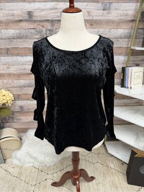 Forgotten Grace Black Velvet Cold Shoulder Top L